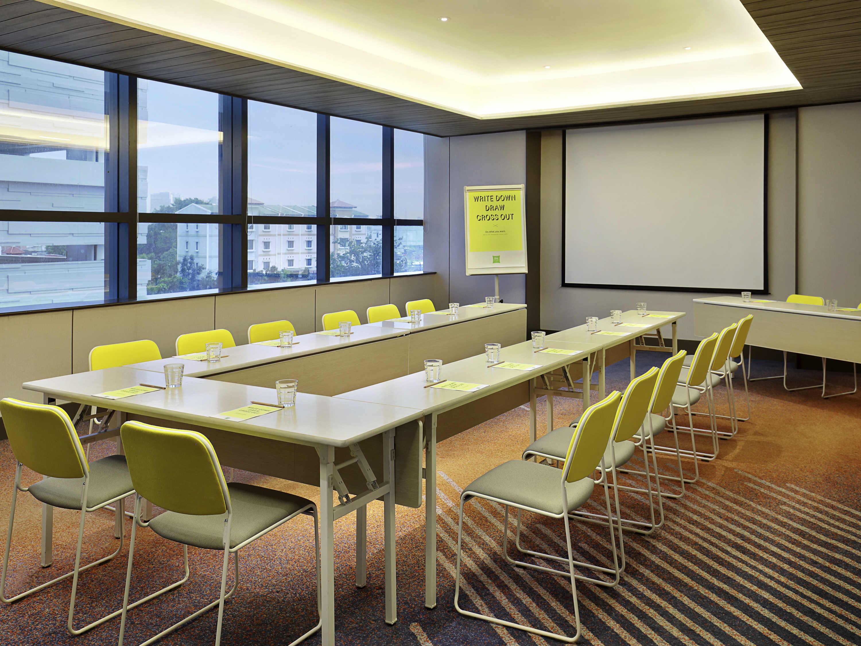 Ibis Styles Jakarta Tanah Abang Экстерьер фото